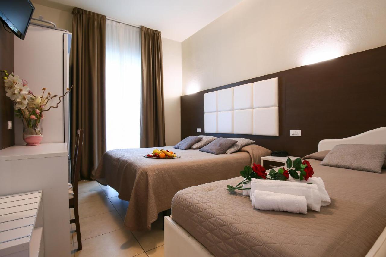 Hotel Bergamo Римини Экстерьер фото