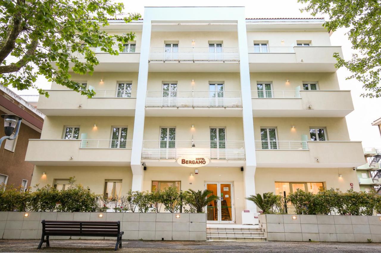 Hotel Bergamo Римини Экстерьер фото