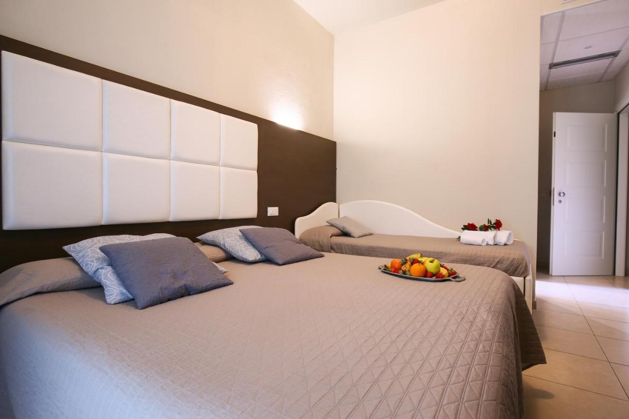 Hotel Bergamo Римини Экстерьер фото